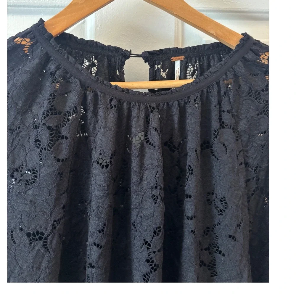 Free People Black Floral Lace Blouse Long Sleeve Smocked Cuff Top XS -Runs M-L